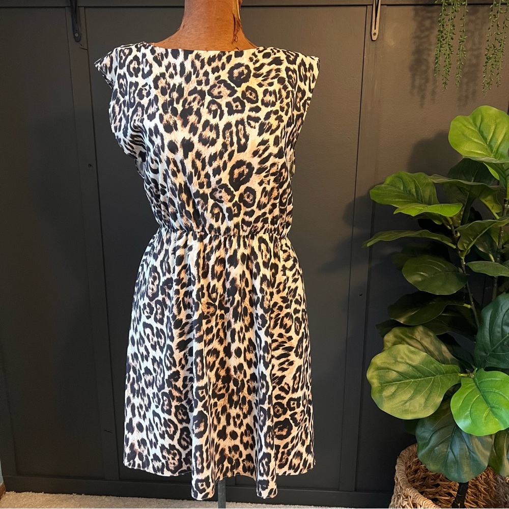 Alice + Olivia Shellie Leopard Open back dress size medium